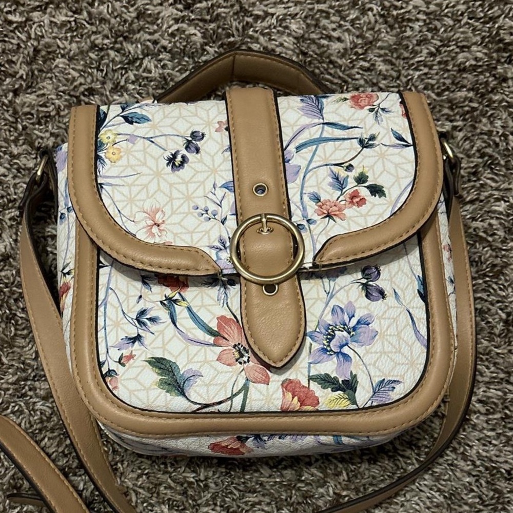 ✨NWOT✨Crossbody with matching wallet/wristlet